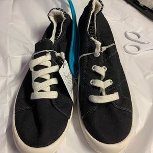 NWT mud love fashion sneakers black